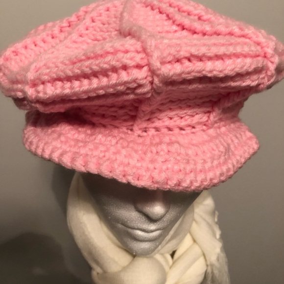 Unisex Throw Back Hat . Crocheting 🧶 - Picture 2 of 8